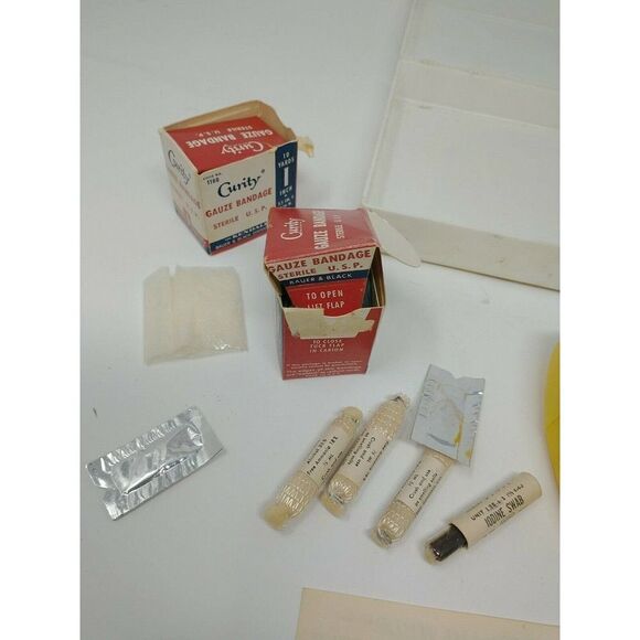 First Aid Kit Vintage - Curity First Aid Auto Reflector Kit. Kendall brand - Picture 6 of 7